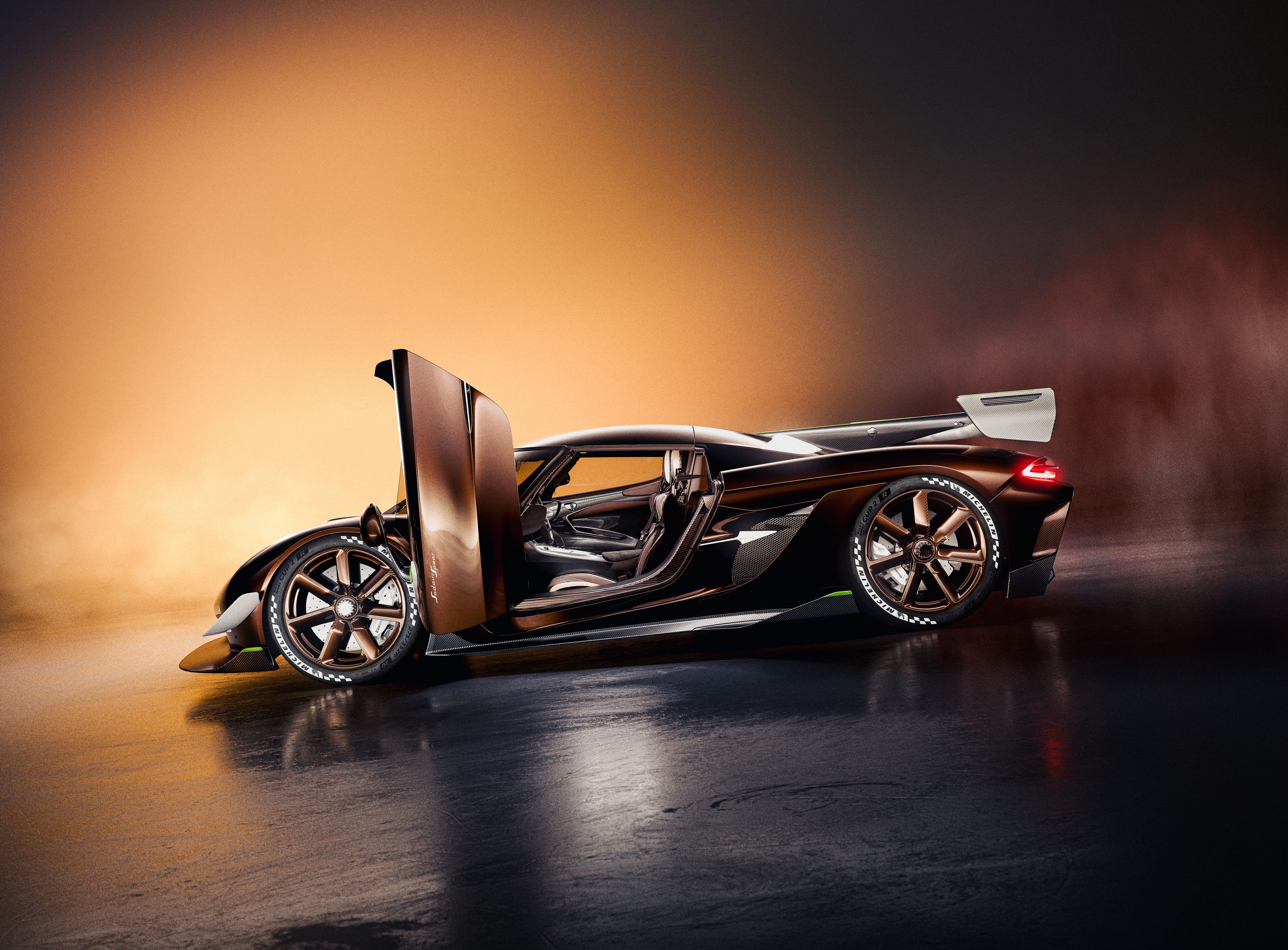 Koenigsegg Sadair's Spear 特殊旋轉式上掀車門，構思極為前衛。