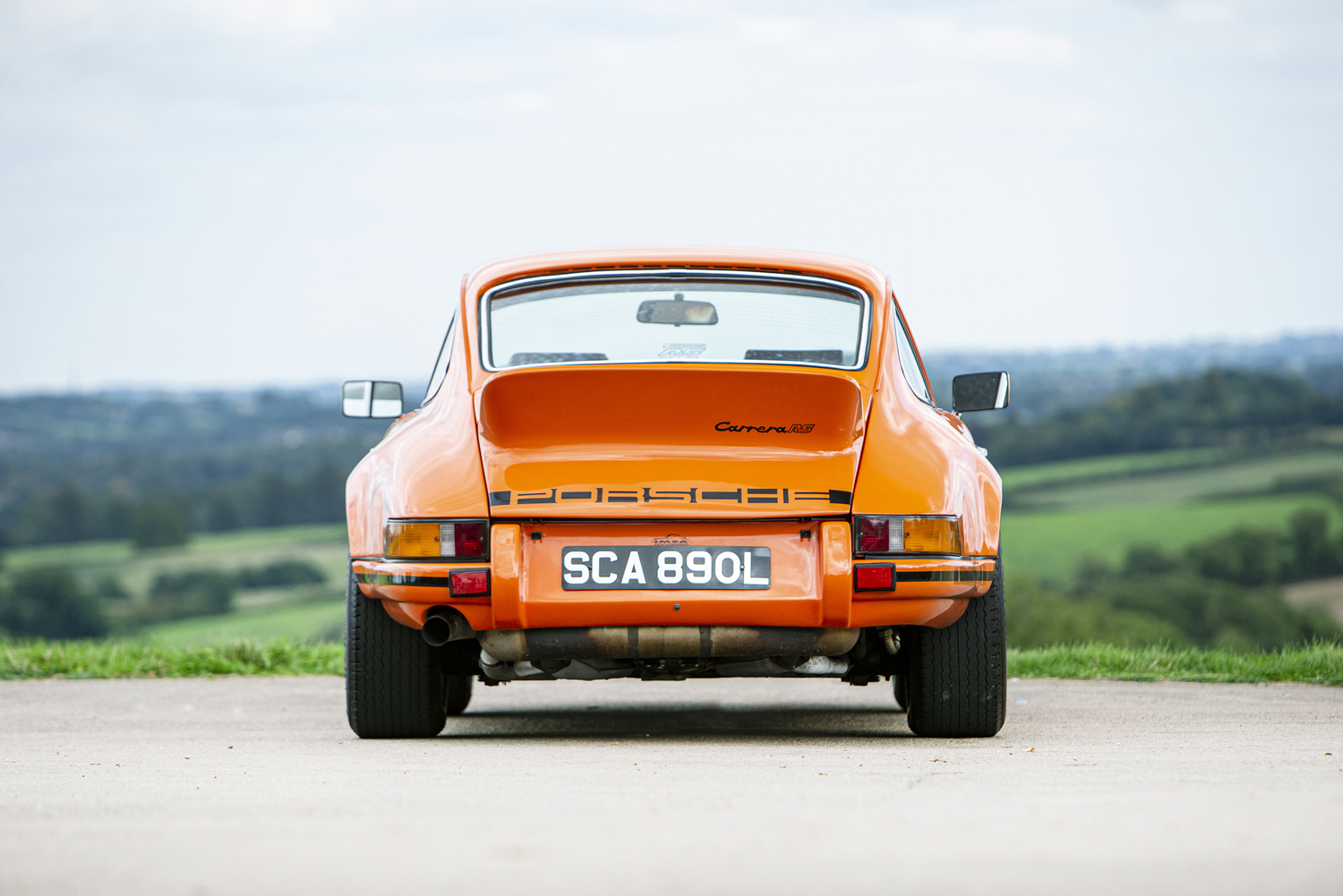 著名的 Duck Tail 鴨尾空氣力學尾翼，仍持續使用在現今的新車上。