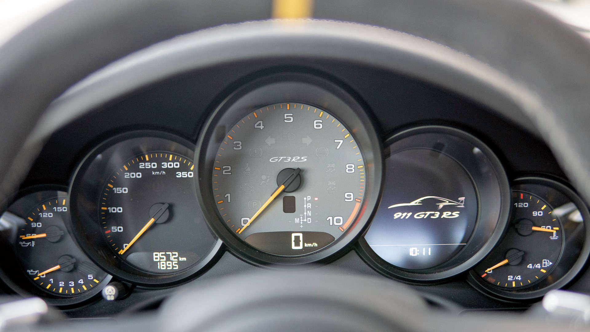 以轉速表為中心的經典GT3五環儀表。