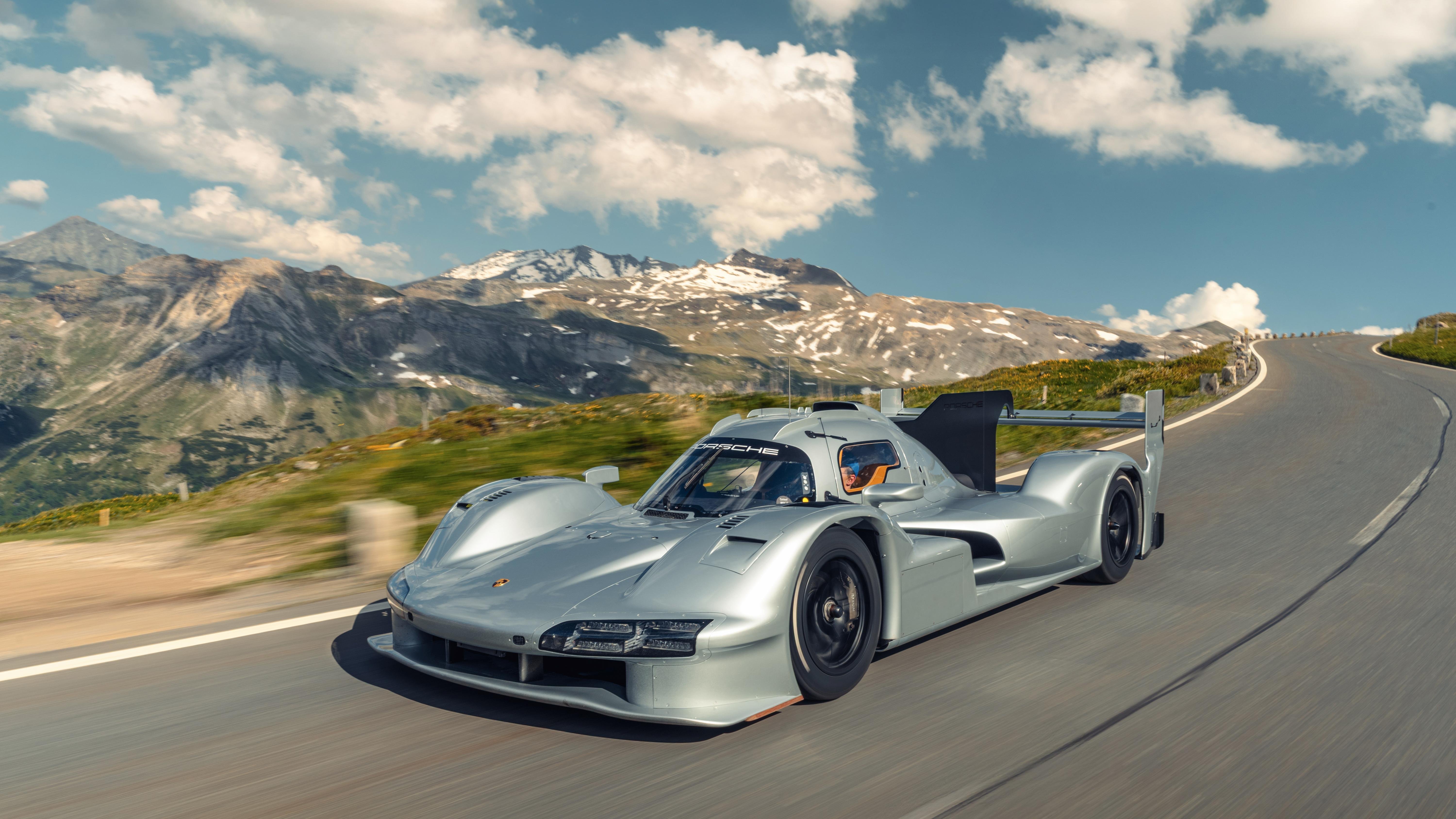 Porsche 今年發表了由美國前車手與企業家 Roger Searle Penske 所訂製的作品「963 RSP」。