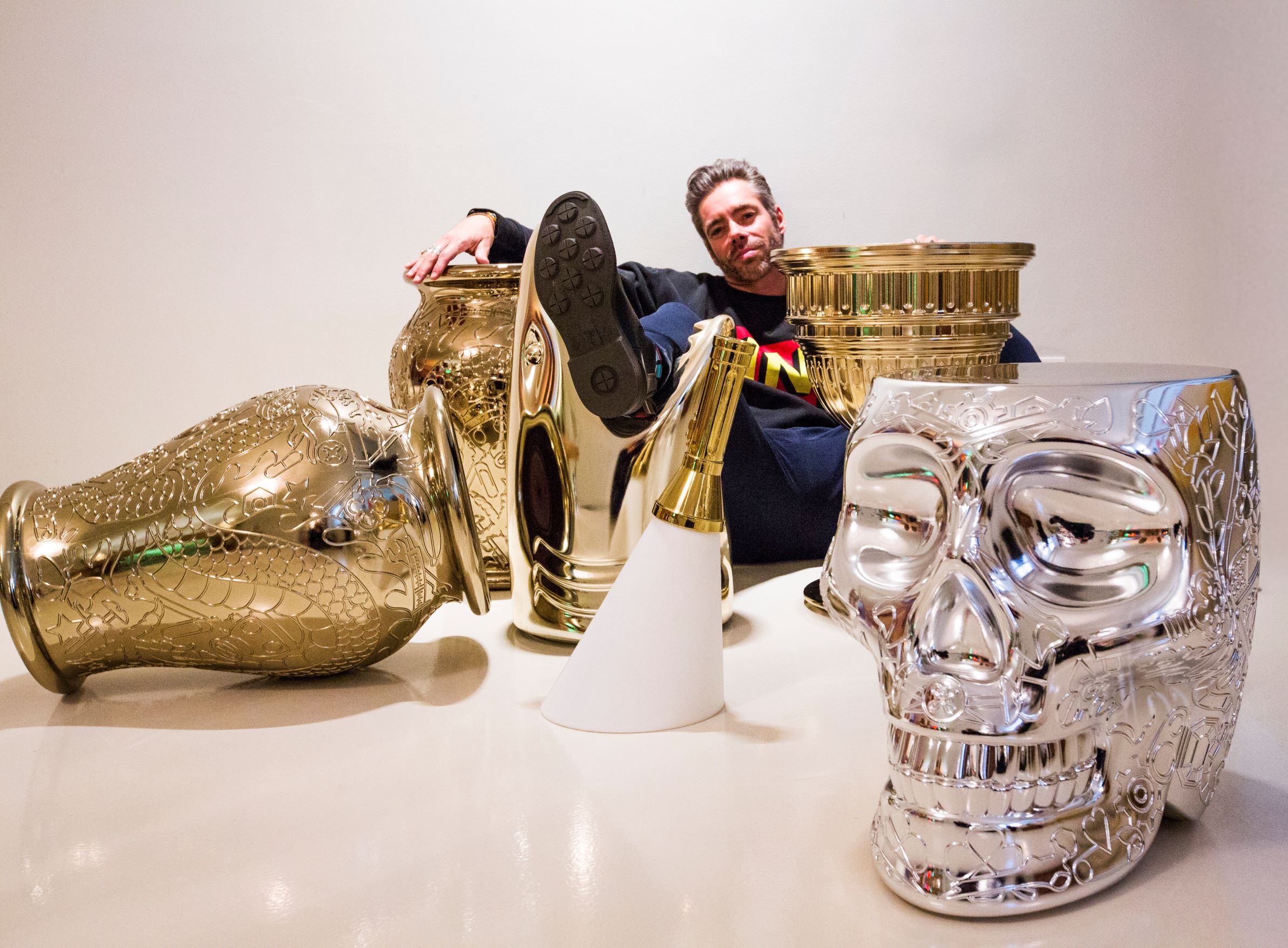 取材骷顱頭的 Qeeboo 花盆、邊桌系列，打破設計的拘謹，龐克又叛逆的風格成為不少音樂玩家的收藏品。