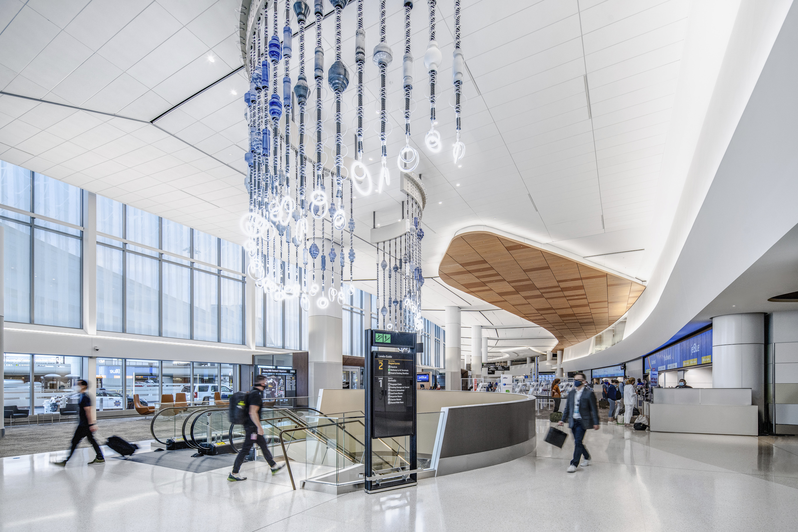Aviation Reimagined：New Horizons at San Francisco International Airport Terminal 1 天際航城新視界 - 淨零共容藝術的典範
