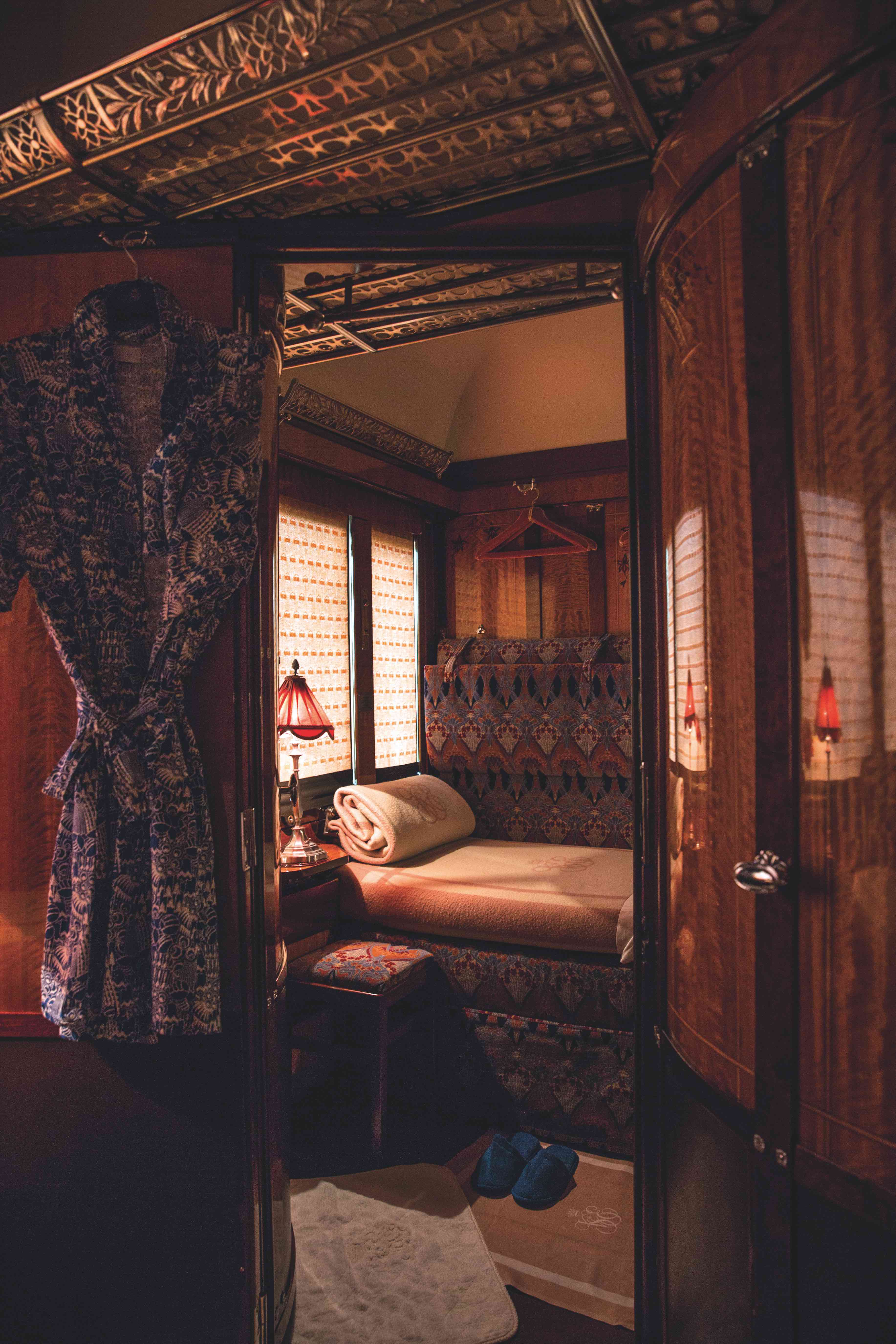 打造於 1920 年代的 Art Deco 古董車廂，也將東方快車最輝煌時期的奢華樣貌保留了下來。