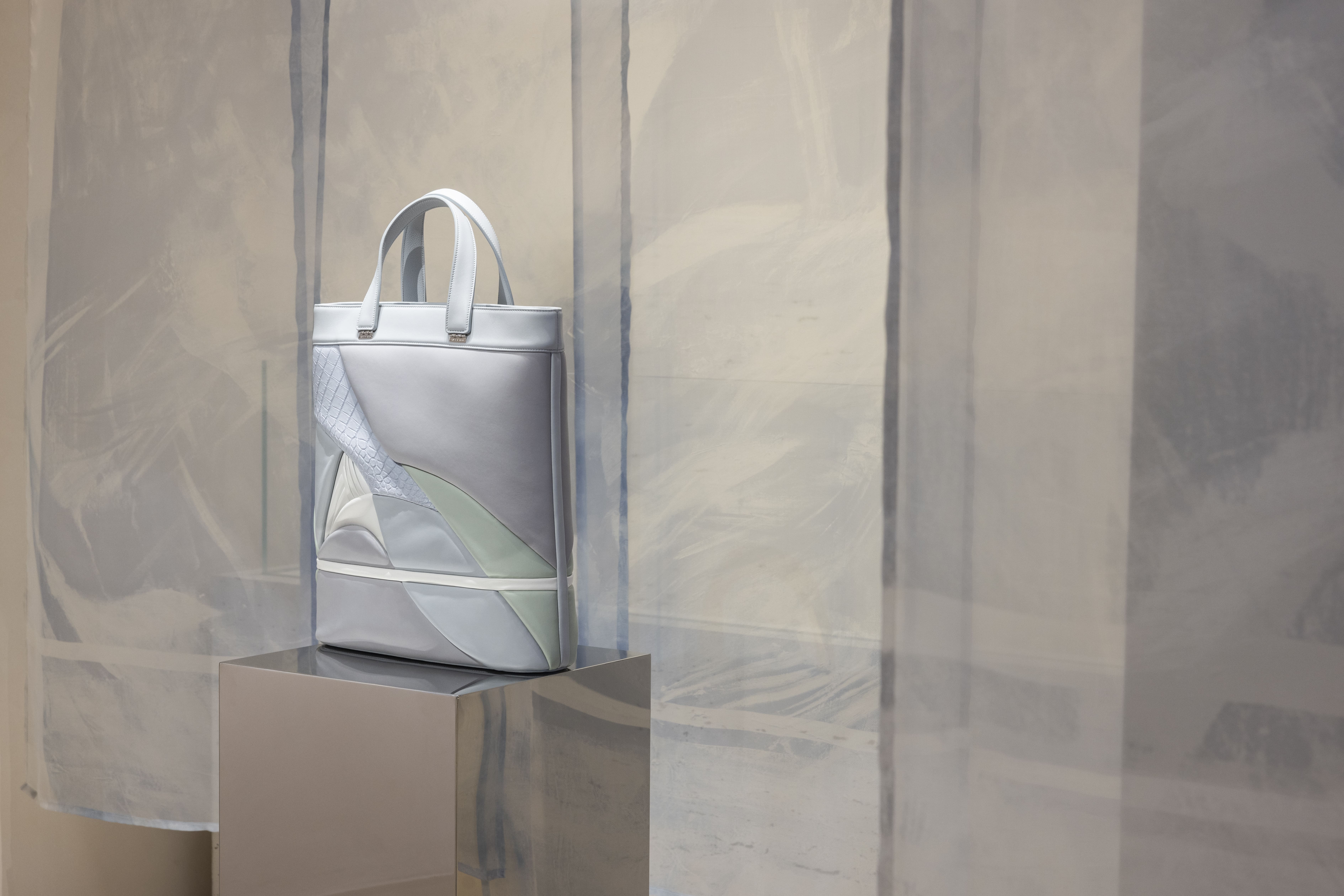 Grace Han 全亞洲首間藝術概念店開幕。品牌創辦人王思涵用皮革打造靜謐的生活與藝術空間