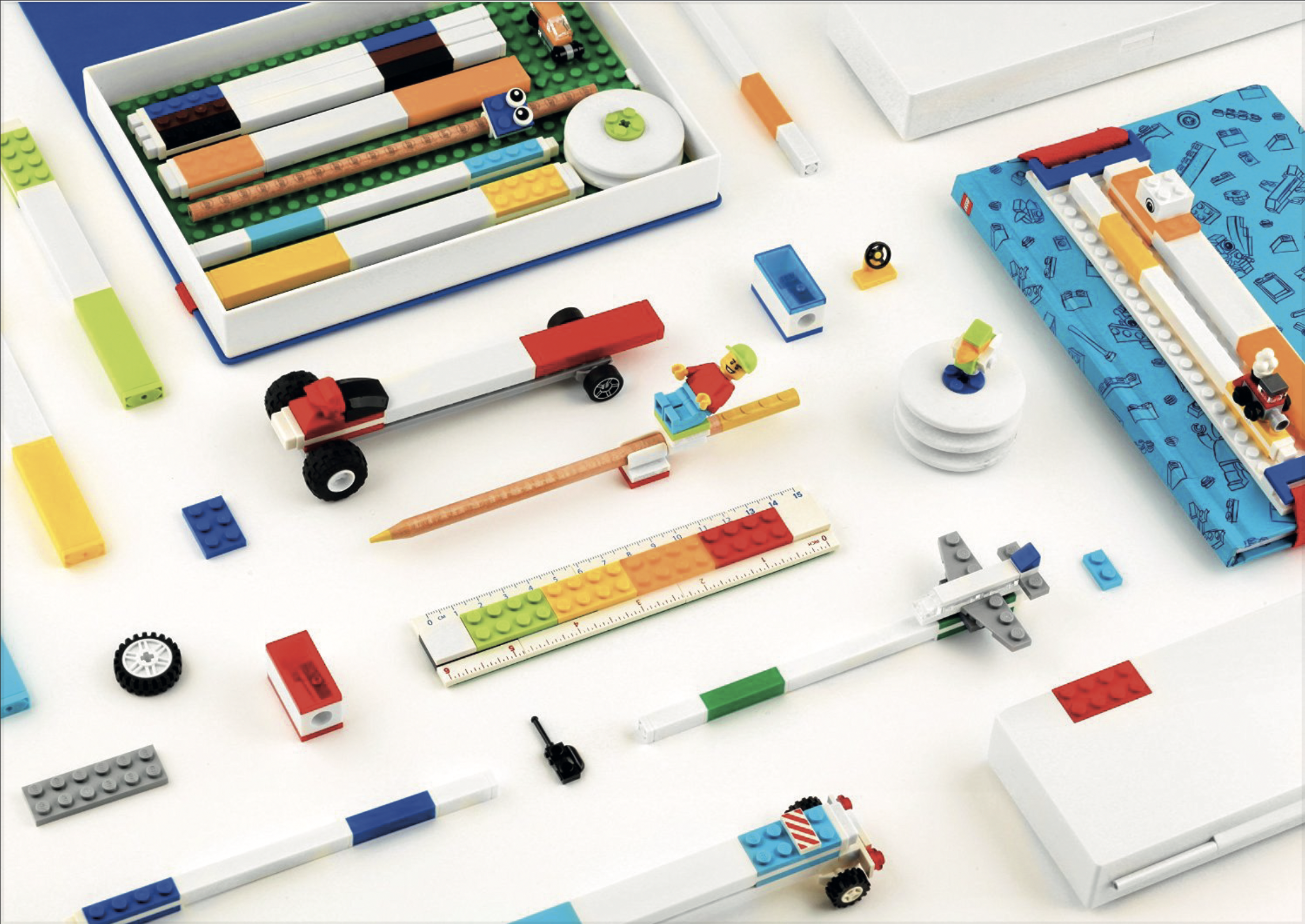 2016年冬季登場的樂高文具組，可運用組裝積木巧思，搭出獨特風格。