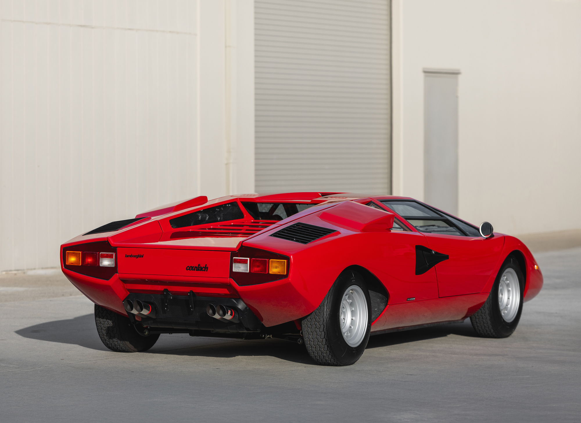 誕生於 1970 年代的 Countach，堪稱 Marcello Gandini 設計師的指標大作，即便誕生已超過 50 年，整體仍屬極為前衛。