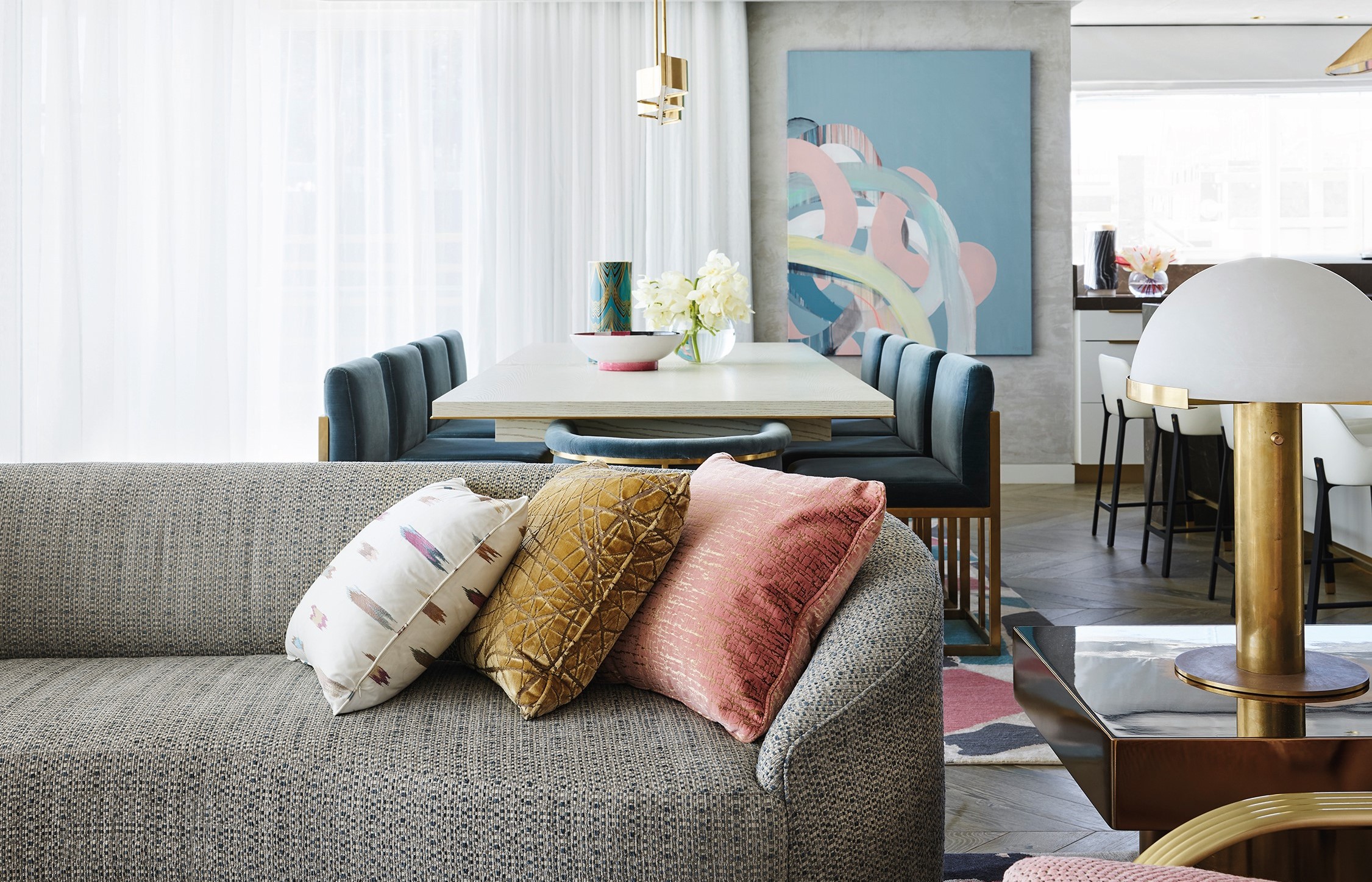 整個空間充滿溫柔色系和閃耀金光，猶如黃金海岸般舒適宜人。